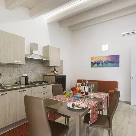 Rosy Con Terrazzo Lägenhet
