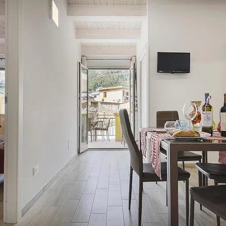 Rosy Con Terrazzo Lägenhet